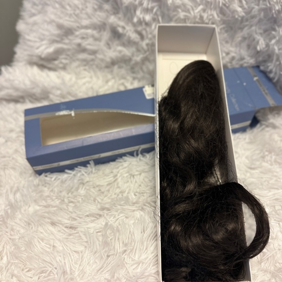 Luxurious Brown Wavy Hair Extensions - Picture 6 of 7